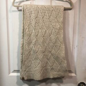BearPaw Soft Cable Weave Knit Cream Colored Scarf Wrap